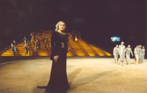 Η Λυδία Κονιόρδου ως Άτοσσα (Εθνικό Θέατρο, 2006)
